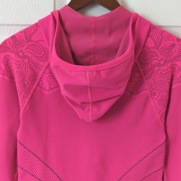 Athleta Paisley Jacquard Knit Form Fitting Quarter Zip Hooded Top Hot Pink M - Picture 9 of 11